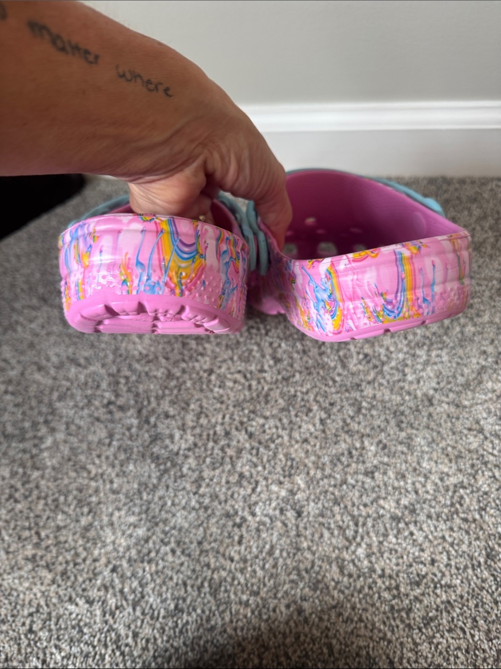 Crocs x Lisa Frank Pink Classic Unicorn Rainbow Clogs Womens' Size 8 - Picture 7 of 9